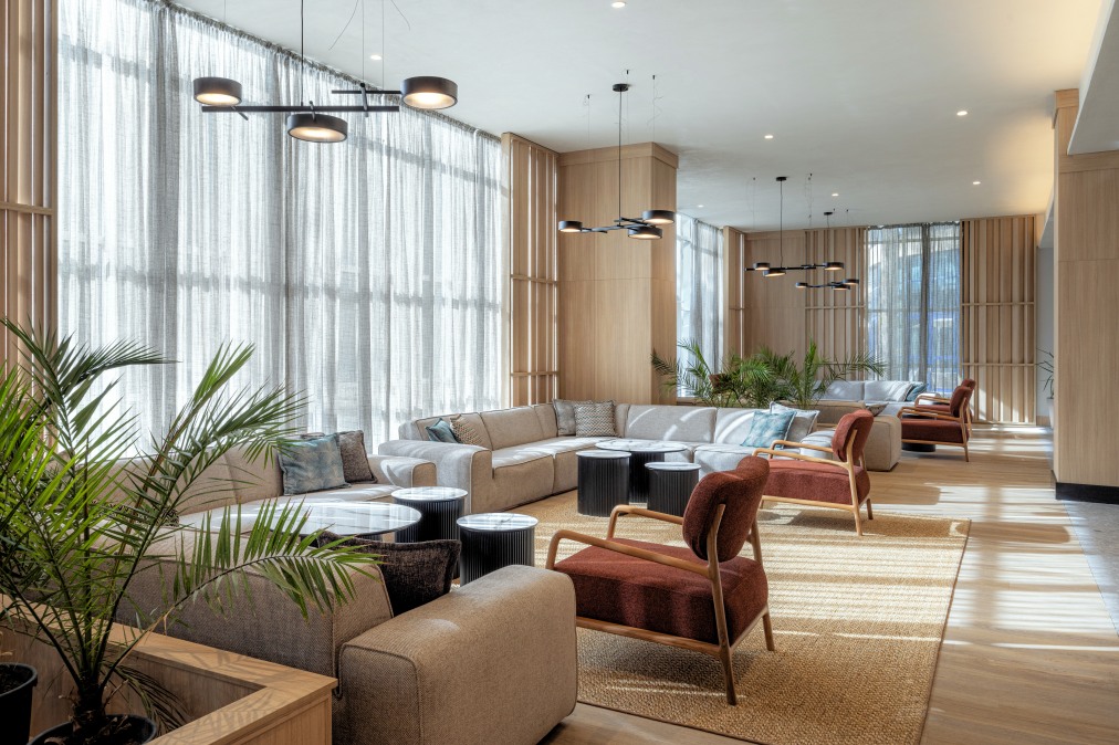 Хотел Four Points by Sheraton 4* Хотел Four Points by Sheraton 4*