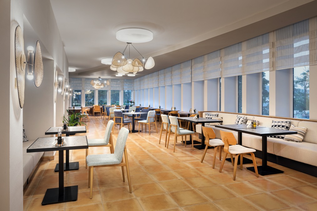 Хотел Four Points by Sheraton 4* Хотел Four Points by Sheraton 4*