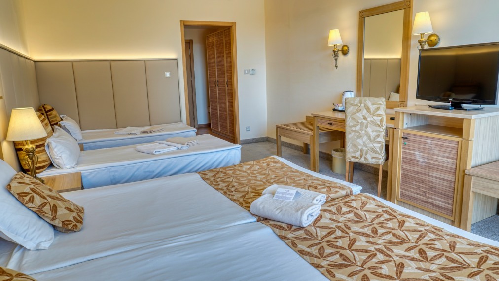 Хотел ДИТ Маджестик Бийч Ризорт 4* Хотел ДИТ Маджестик Бийч Ризорт 4*