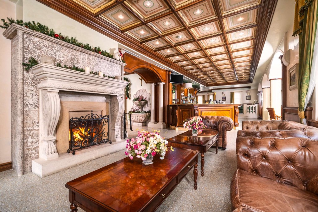 Хотел Феста Уинтър Палас 5* Хотел Феста Уинтър Палас 5*